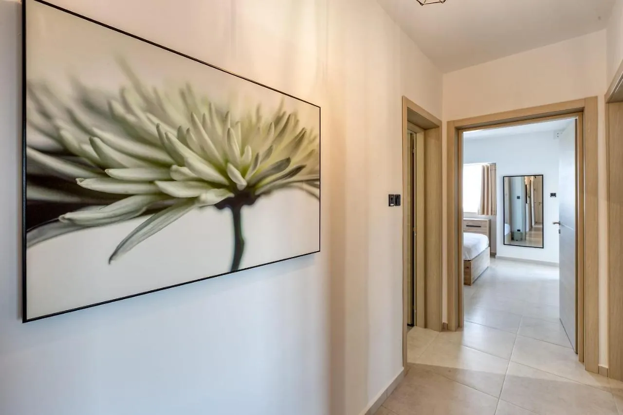 Pool Apartment Is-Swieqi