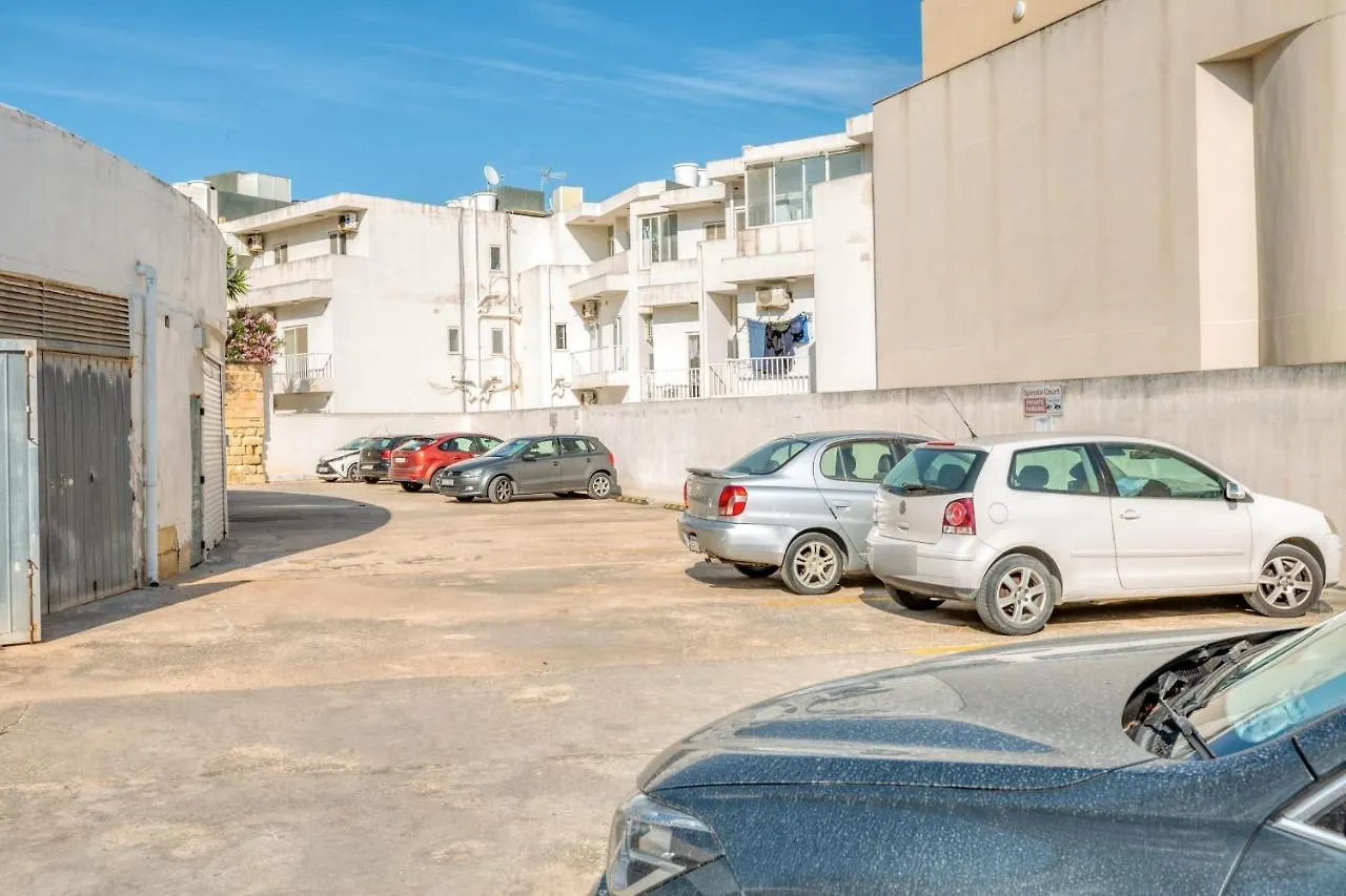 Pool Apartment Is-Swieqi 0*,  Malta