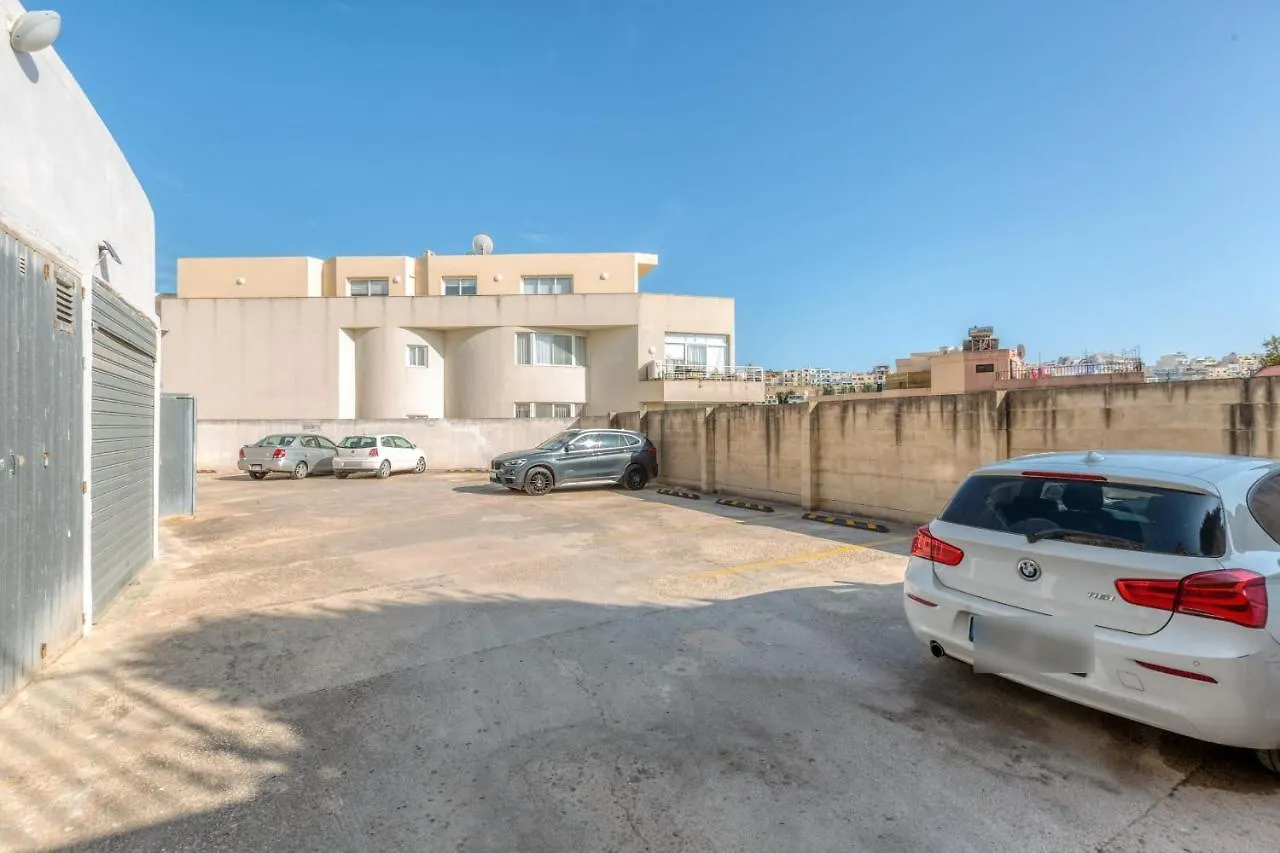 Pool Apartment Is-Swieqi