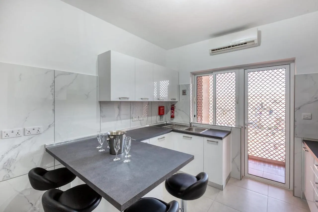 Pool Apartment Is-Swieqi