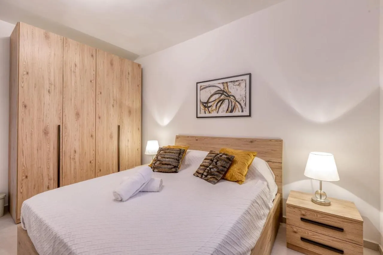 Pool Apartment Is-Swieqi Malte